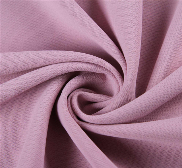 What is the basic structure of polyester and how to clean polyester fabric correctly